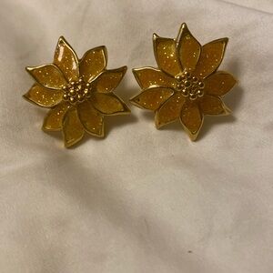 Vintage Flower Earrings EUC